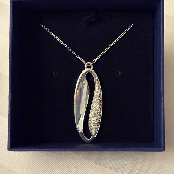 Beautiful Swarovski Crystal Pendant - 140$ OBO - Picture 3 of 8
